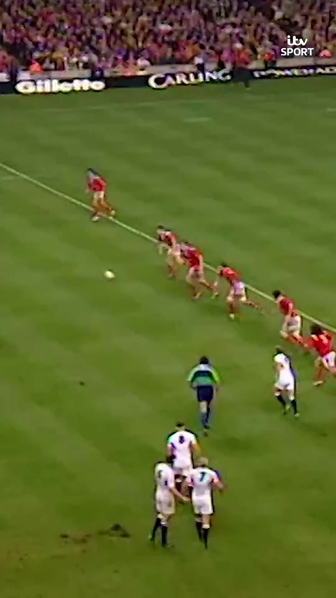 A CLASSIC tackle from Gavin Henson 🏴💥 #ITVRugby | #GuinnessM6N