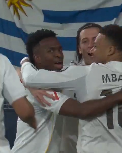De la salvada de Vini Jr.... al gol de Kylian Mbappé. 🤍 Real Madrid C.F. | LALIGAHighlights