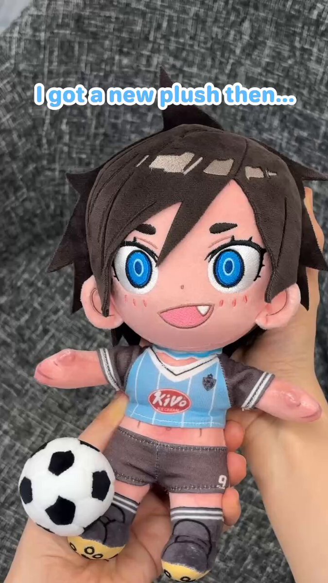 OK, here you go for the comments wanting her to kick the head🙂 kivo🍦 【