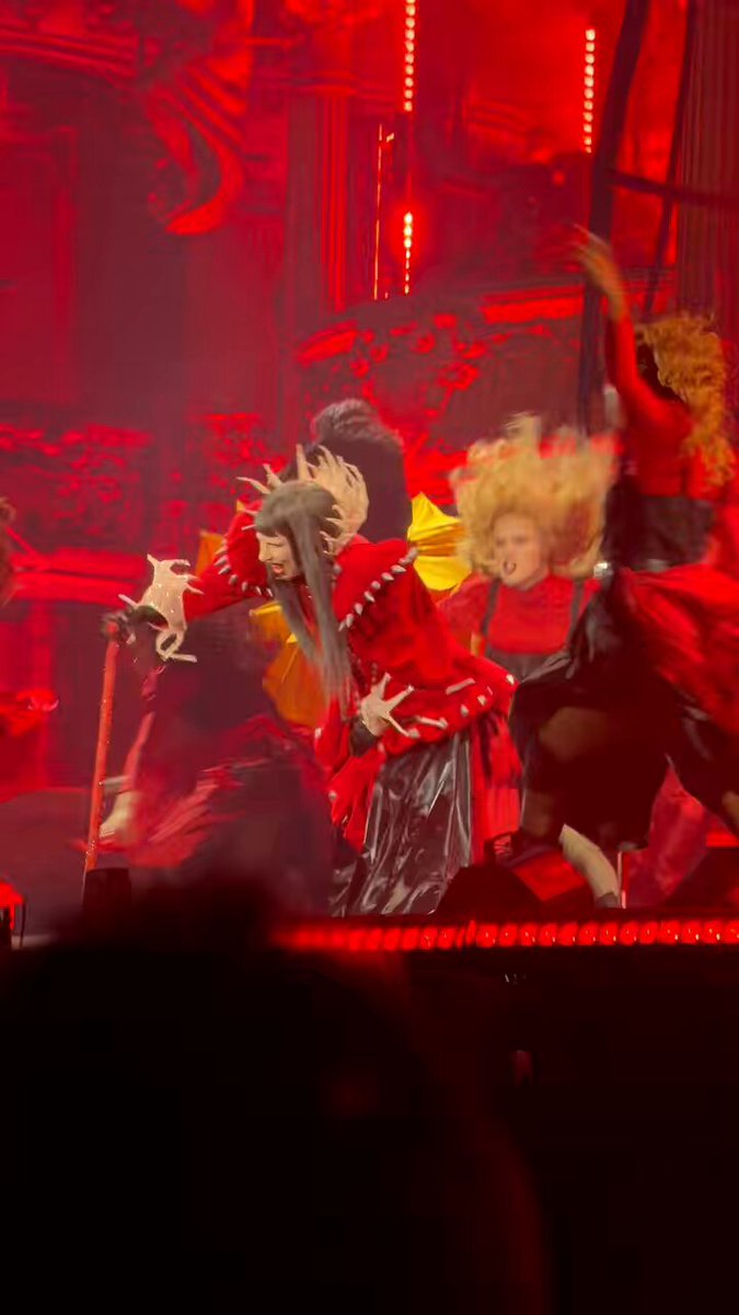 ガガは毎回自分を超えてくる。 私はスーパースターになるから見ててねって初めて出演したサマソ二のステージで言ってた。スペシャルな世界を見せてくれてありがとう。日本で6日間もパフォーマンスしてくれて感謝でいっぱいだし世界で一番カッコイイよ。 Lady Gaga Lady Gaga Japan