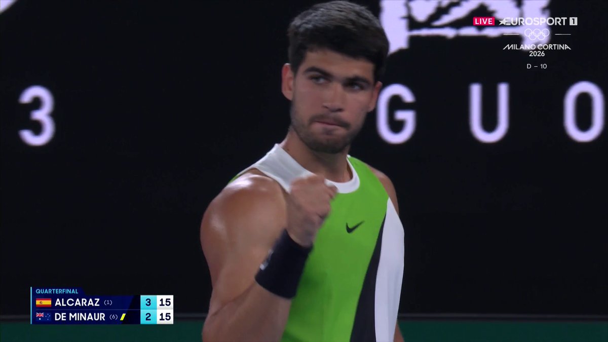 ¡Alcaraz llega a todo! 🏃🏻🤯 Puntazo de correcaminos para acabar con un globo mágico sobre De Miñaur 📺 Apretadísima primera manga, que vivimos en Eurosport y HBO Max España #AO26 | #AusOpen