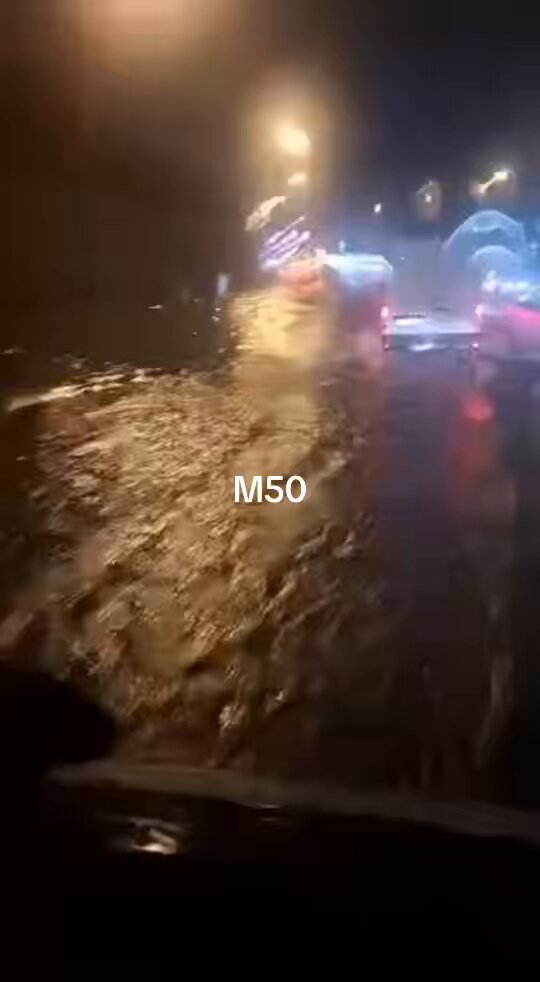 Dublin’s M50 this morning 😳 Serious questions need to be asked as to how this was only a status yellow for Storm Chandra