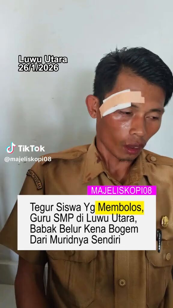 MIRIS!! GURU DIPUKUL DAN DITENDANG MURUID SENDIRI SAMPAI BERDARAH Seorang guru di SMP Negeri 1 Baebunta Selatan, Kabupaten Luwu Utara, diduga menjadi korban penganiayaan oleh muridnya sendiri yang bolos saat jam belajar, Senin 26 Januari 2026. Peristiwa tersebut terjadi saat jam pelajaran berlangsung. Guru bernama Arpan Lisman awalnya melakukan pengecekan kehadiran siswa di dalam kelas. Namun, ia hanya mendapati satu orang siswa. Arpan kemudian berkeliling lingkungan sekolah untuk mencari siswa lainnya dan menemukan sejumlah siswa berada di depan kantor sekolah dengan jarak sekitar 100 meter dari kelas. Saat diminta kembali ke kelas, para siswa tersebut justru melarikan diri, menyisakan satu siswa berinisial YS. Usai kejadian itu, Arpan pergi dan duduk di depan kantor sekolah bersama guru lain bernama Misdawadi. Tak lama kemudian, YS kembali mendatangi korban sambil meneriakkan kata-kata kasar "hai tailaso mau ko duet/singel". Saat korban mendekati YS, pelaku langsung melakukan pemukulan secara membabi buta. Akibat penganiayaan tersebut, korban mengalami luka robek pada alis kanan yang menyebabkan pendarahan serta memar padamata sebelah kanan. Tidak terima atas kejadian itu, korban kemudian melaporkan peristiwa tersebut ke Polres Luwu Utara untuk diproses secara hukum. Source :