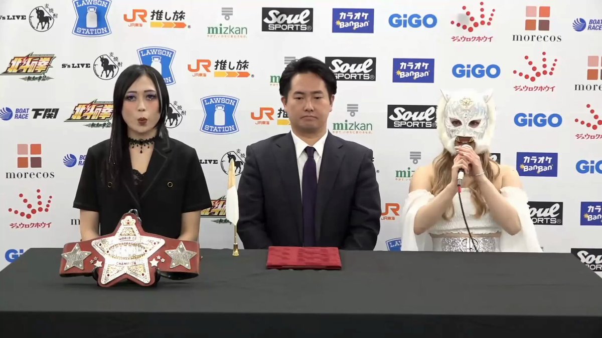【2.7大阪大会記者会見生配信中‼️】 スターライト・キッド「上谷にこれだけの悔しさと想いがある私だから。私が今の上谷を倒して、新たな時代を創っていかなければならないと、強く思いました。 もう同じ悔しい景色は見たくないし、全てを奪ってやりたいと。 スターダム、唯一マスクウーマンの私がスターダムの顔になる。 そして、今これだけの実績を持つ上谷沙弥に勝つ。 イコールそれは女子プロレス界の顔だけではなく、プロレス界の顔になるということ。たくさんの責任を背負う。 私はそれらの覚悟を持った上で今回挑みます。 そして、初の「真のグランドスラム」を達成し、 忘れもしないあのワンダー戦で流した悔し涙を今回で払拭したい」