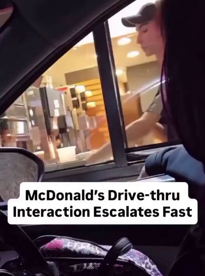 عاملة في ماكدونالدز تنهار بسبب ضغط العمل 😰