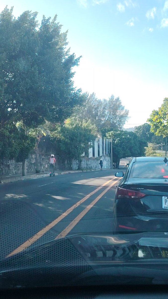 Honestamente antes que el presidente Nayib Bukele gobernara, jamás hubiésemos imaginado que la gente comprara este medio de transporte e ir así a sus trabajos o simplemente pasear en ellos. El tema de seguridad sin dudas es una bendición 🇸🇻🙏🏾