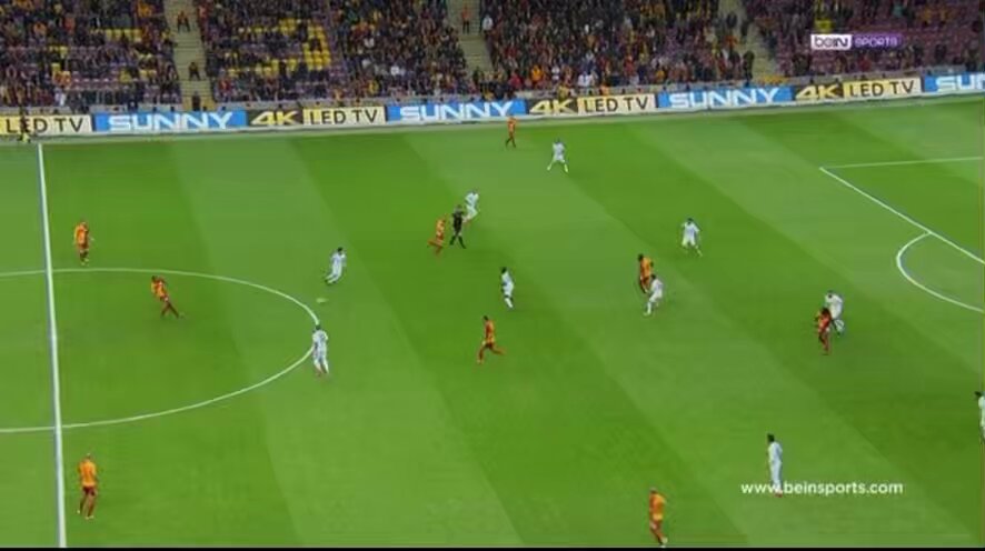 Maç 0-2 iken Akhisar’ın kırmızısı daha muhteşem bir sekanstı yıllar geçince unutuluyor tabi