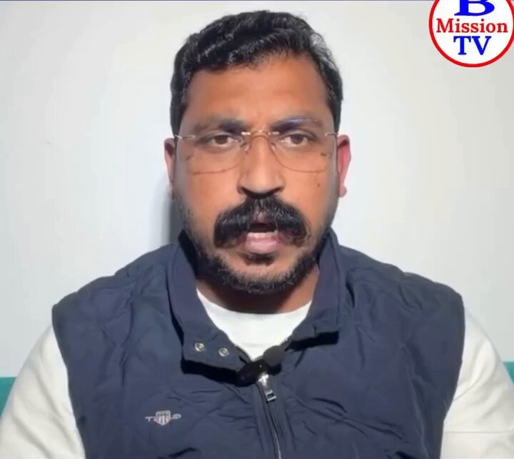 #UGCAct का विरोध करने वाले लोगों पर भड़के Chandra Shekhar Aazad चन्द्रशेखर आजाद 👇 "भाईचारे का भूत दो दिन में उतर गया, ऐसे ही मंडल कमीशन पर आपलोग भाईचारे की बात कर रहे थे। जात-पात की करो विदाई हिंदू-हिंदू भाई-भाई कहने वालों के ही जातीय उत्पीड़न से दलित-पिछड़ों को बचाने के लिए कुछ मिल रहा है तो कहां गया आपका भाईचारे?" #We_support_UGC_Act #NoUGCRollBack_NoVote