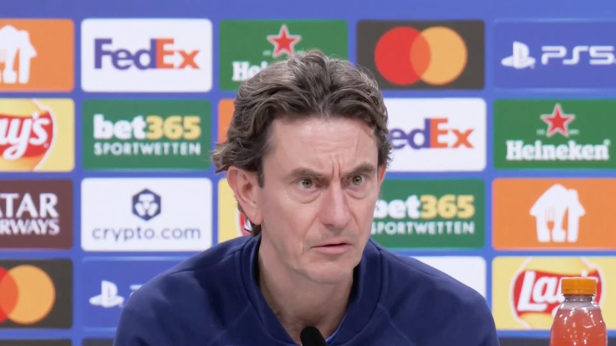 "Pedro (Porro) hasn't travelled. He's unfortunately picked up a hamstring injury, so he will be out for four weeks." Thomas Frank confirms Pedro Porro and Micky Van de Ven will miss Tottenham Hotspur's clash against Eintracht Frankfurt tomorrow ⚪️