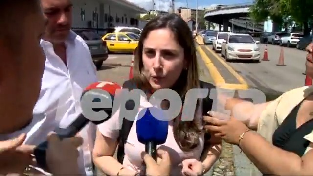Respeto al “debido proceso y a la presunción de inocencia” pidió Julieta Spiegel, esposa del exvicepresidente de Panamá, José Gabriel Carrizo, a su salida de la sede de la Dirección de Investigación Judicial (DIJ) donde se encuentra el exfuncionario tras su aprehensión por una investigación por presunto enriquecimiento injustificado.