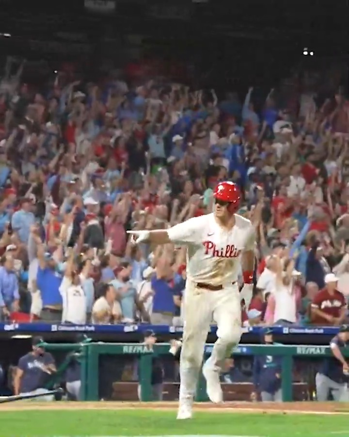 This view of J.T. Realmuto's go-ahead home run against the Mariners in August 🤩 Tune in to MLB Network at 3pm ET to relive the Phillies’ electric win.