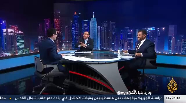 صرعوا سمانا بجدولة الشعر و القصة كلها اصلاً كذبة و طلع صاحب الفيديو و اتكلم عن الموضوع بس الدكتور فيصل القاسم رد عليه وما قصّر فيه الاتجاه المعاكس