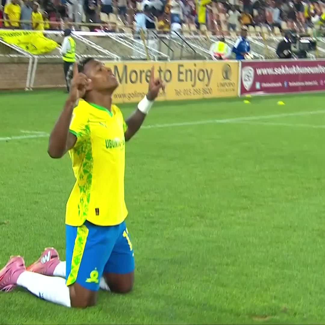 Two in two minutes for the champions 🤩👆 Masandawana's new signing making the difference 🤌 📺 Stream #BetwayPrem on DStv: