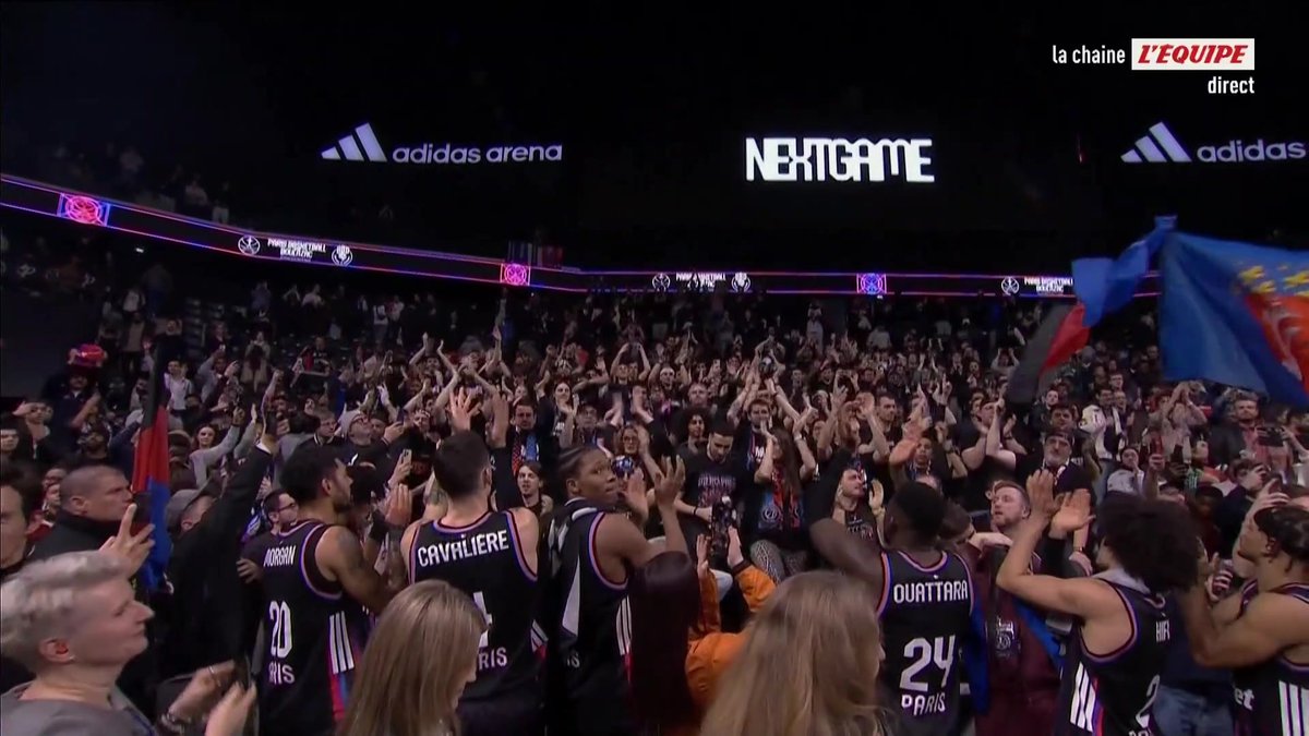 🙌 Les joueurs du Paris Basketball sont allés fêter leur victoire face au Real Madrid avec les ultras ! #lequipeBASKET