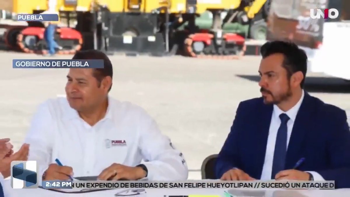 José Luis García Parra, Coordinador de Gabinete del Gobierno de Puebla, volvió a ser sorprendido en redes sociales vistiendo calzado de lujo en un video oficial difundido recientemente: se trata de unos tenis italianos, cuyo precio, de acuerdo con la página oficial de la firma, supera los 26 mil pesos, excesos que contrastan con el discurro morenista de austeridad.