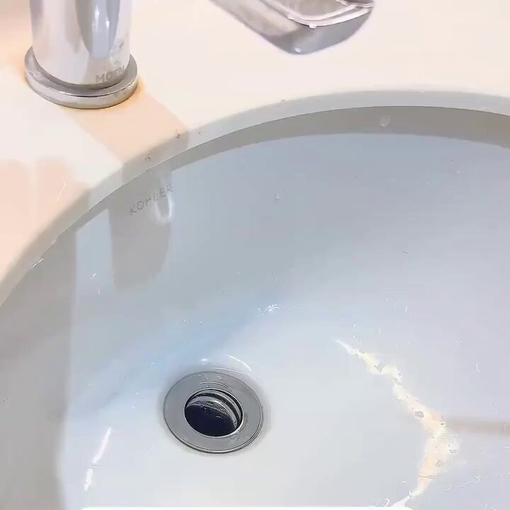 My grandfather loves calligraphy, so my mom came up with a way to prevent him from getting the sink dirty 🙂‍↕️