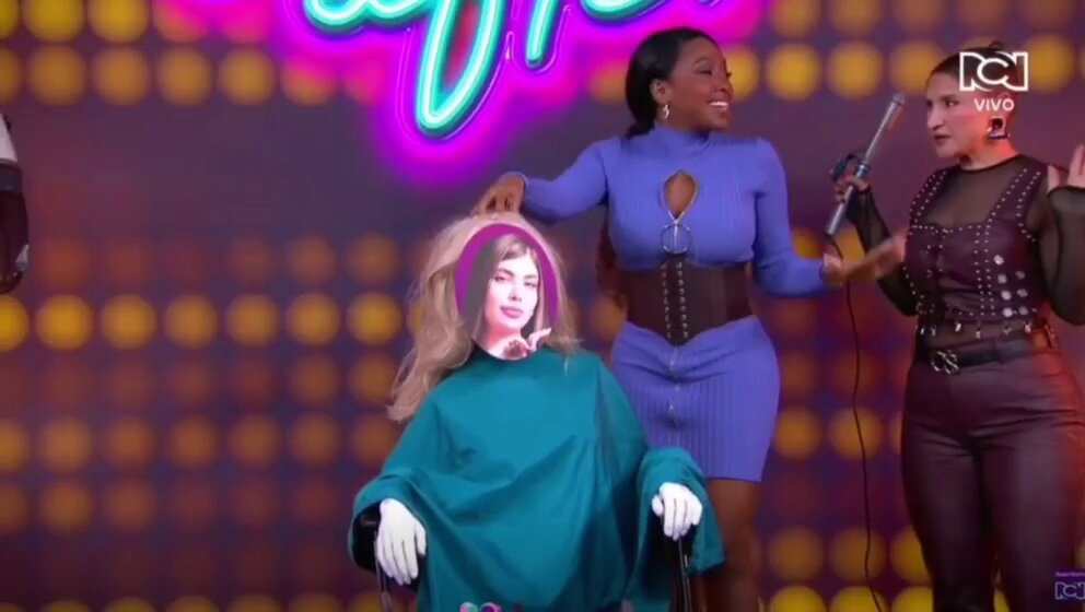 Vicky: Ni troncharoto con Amanda se atrevió a tanto JAJAJA #LaCasaDeLosFamososCol3 #LaCasaDeLosFamososCol