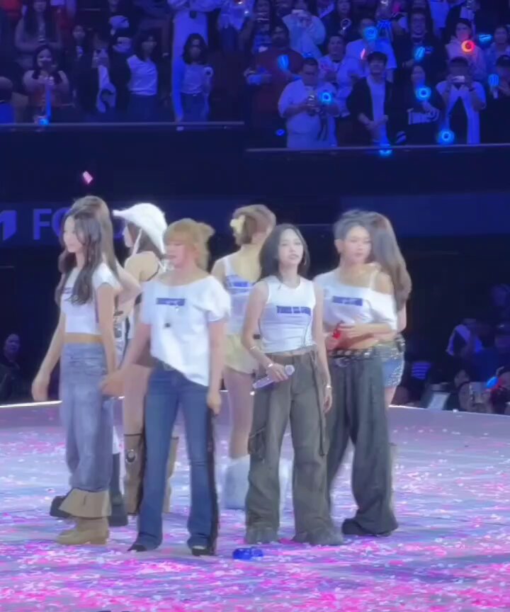 omg so that mihyo moment was bc jihyo splashed mina with so much water so she was apologizing SO CUTE PLSSS