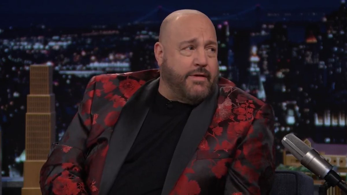 .Kevin James’ Solo Mio co-stars Kim Coates and Jonathan crash his interview 🤣 #FallonTonight