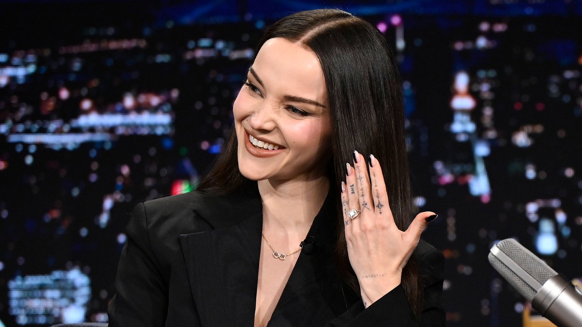 .Dove Cameron &amp; Damiano David are engaged! 💍 #FallonTonight