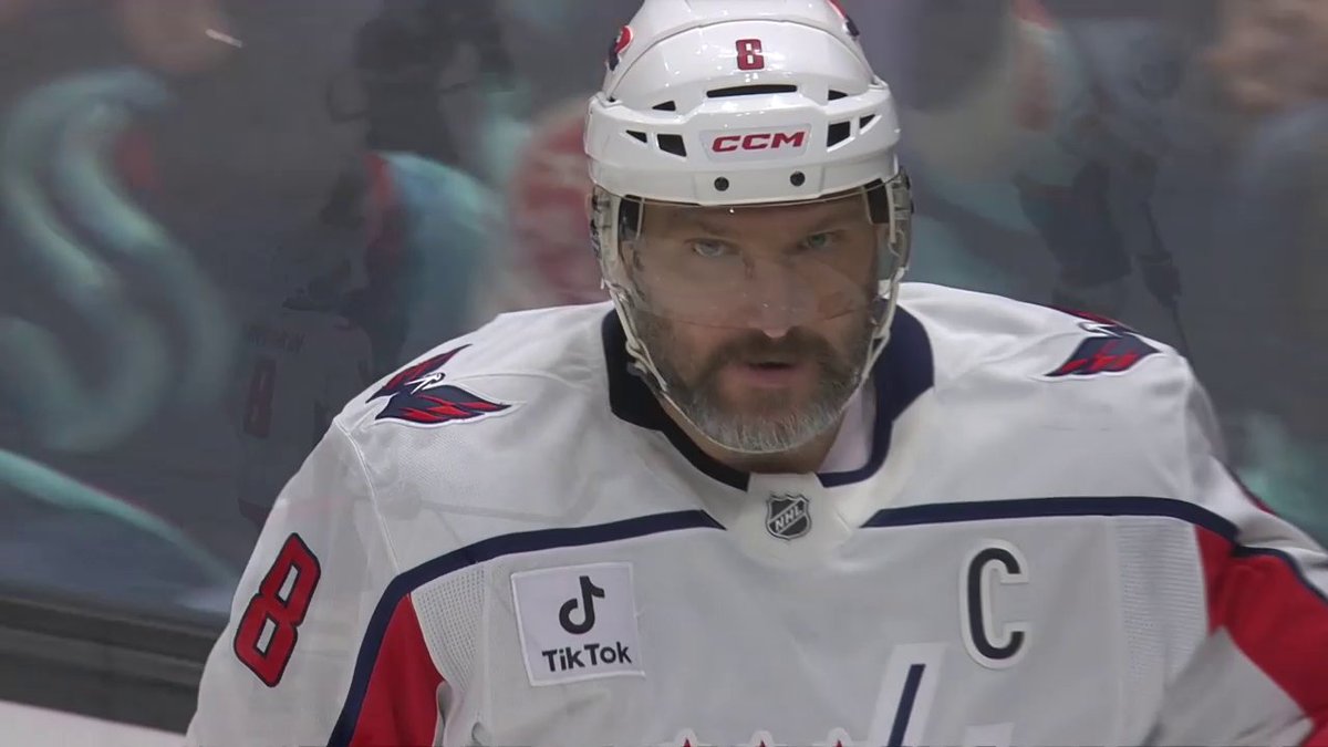 OVI‼️ That's some beautiful passing for Ovechkin's 919th career goal!