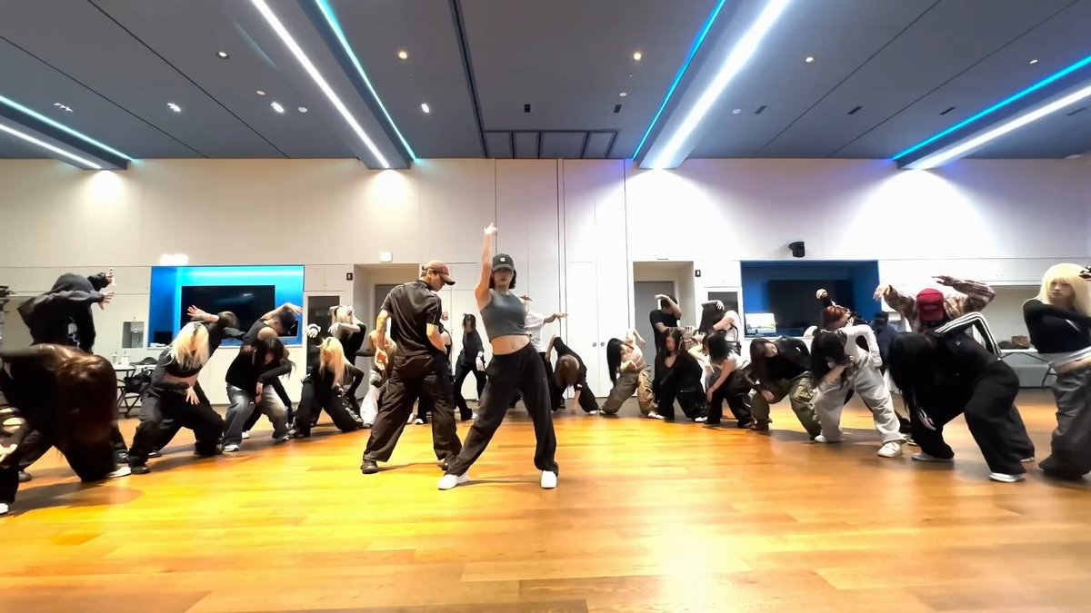 MOMO PERFORMANCE VIDEO PRACTICE FROM TWICE 10TH ANNIVERSARY DOCUMENTARY