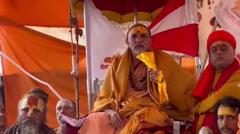 बिना स्नान किये माघ मेला से लौटे शंकराचार्य अविमुक्तेश्वरानंद दुखी मन से माघ मेला छोड़ काशी रवाना हुए शंकराचार्य अंत में कहा- 'यह वक्त बताएगा किसकी हार हुई है किसकी जीत हुई है'