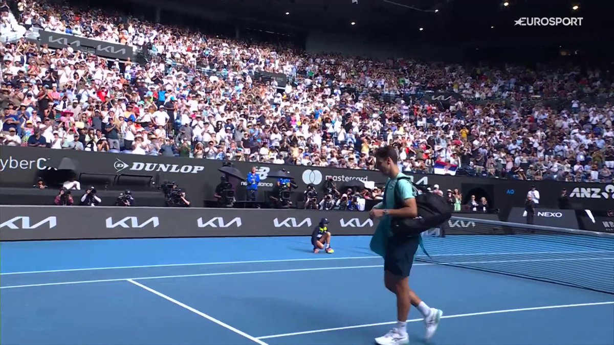 Difficile trovare le parole in questo momento. Oggi meritavi tu, ma lo sport certe volte è spietato. Con te, sempre Lorenzo. Tornerai ❤️🩹 #Tennis #AusOpen #AO2026 #Musetti