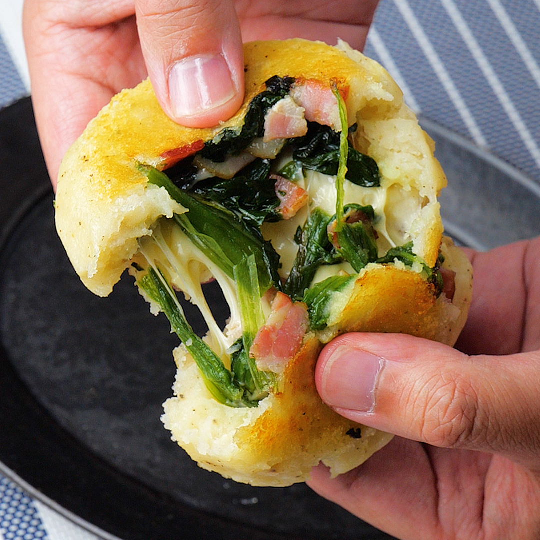 【ウマすぎて100個はいける】ずっと食べてたいほくほくチーズいももち♡ / Stuffed Potato Pancakes🥔🙌