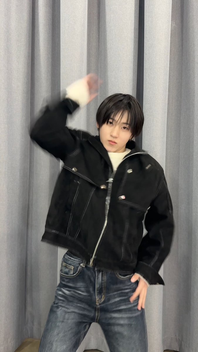 I'm talking to you 🖤 #KickFlip #킥플립 #Kyehoon