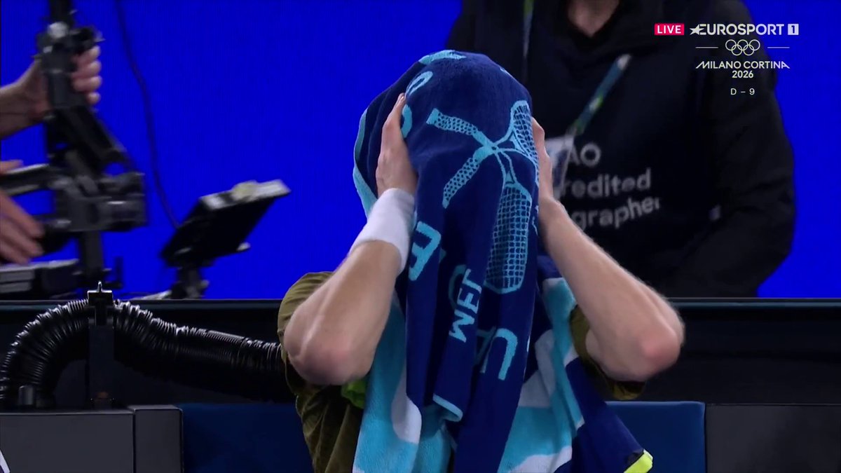 god its so confusing with jannik because when he starts walking like my 94 year old grandfather in a grand slam match you never know if he’s about to be hit with a bout of victorian child syndrome or if that’s just. Jannik