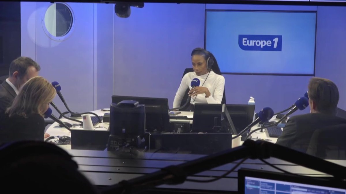 "Je vis dans un pays qui n'est plus le mien" déclare Karim, auditeur #ChristineKellyEtVous Christine KELLY #Europe1