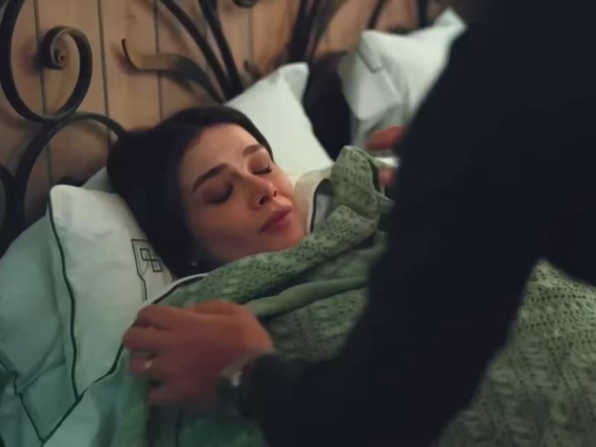 ozan olsam dayanamaz o yanakları sıkardım mesela… bi de cok guzel bakıyo