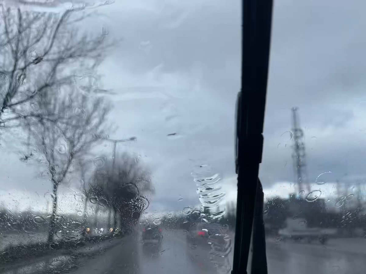 Konya nın hava durumu insanların ruh hali gibi 🤭 bir yer yağmur az ilerde kar diğer tarafında güneş 😂