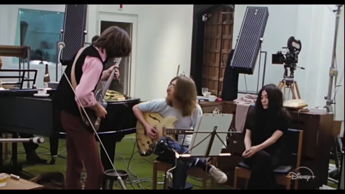 28 janvier 1969, George Harrison fait découvrir à ses camarades une nouvelle chanson qu'il n'a pas encore tout à fait terminé. A ce stade, ils ne peuvent pas encore imaginer que ce sera l'un des plus grands titres de George, si ce n'est le plus grand. Après Yesterday, ce sera la chanson la plus reprise des Beatles aussi bien par Sinatra, Presley, Ray Charles, James Brown et tant d'autres. "Something", Eric Clapton/Paul McCartney/Jeff Lynne, 2002 (Concert For George).