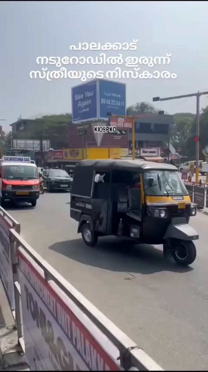 This dangerous mindset is spreading into Kerala too.🚨🚨 At Palakkad’s busy IMA Junction, traffic was brought to a halt because a MUSLIM woman chose the middle of the road to offer namaz. Public roads are not personal prayer halls. Faith cannot override law, safety, or the rights of thousands stuck on the road.