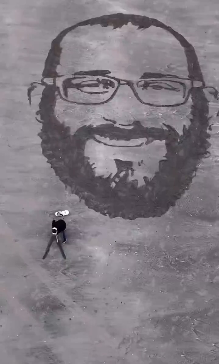 WOW! What a remarkable tribute to the victims of Trump’s ICE. Renée Good and Alex Pretti.