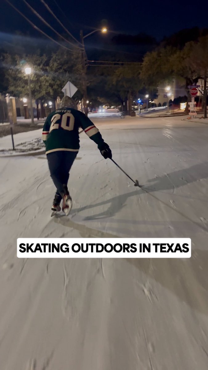 The recent weather in Texas made conditions perfect for outdoor hockey. ❄️ (🎥: IG/aidannamkoong15)