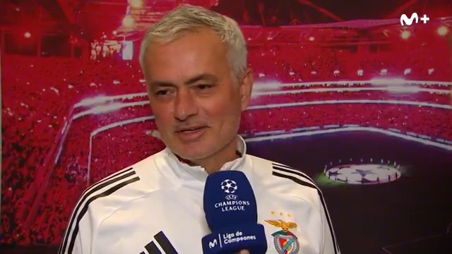 José Mourinho: “Arbeloa ile yarın konuşmayı bekliyorum. Elbette bunu sizden uzakta yapacağım ve maçtan önce ve sonra her zaman benim Arbeloa'm olacak. Benim için o çok özel bir çocuk.”