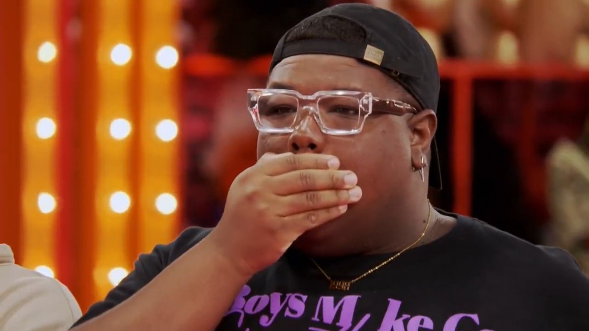 And now back to our regularly scheduled programming! ⭐️ This week's first lewk is live NOW on the #DragRace YouTube channel! 👠 ➡️