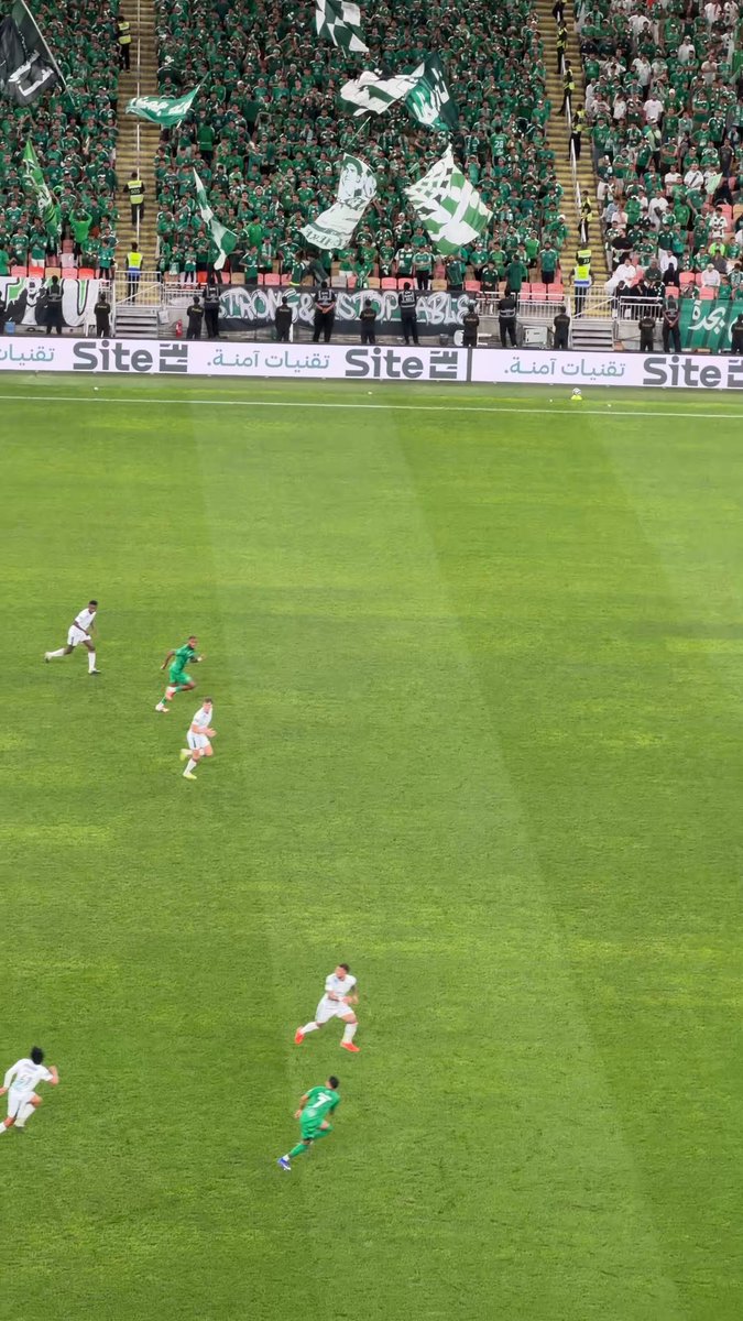 اذكر لاعب واحد يملك كنترول افضل من رياض محرز في العالم؟؟؟؟؟؟؟؟؟ 🤯🤯🤯💚💚💚💚