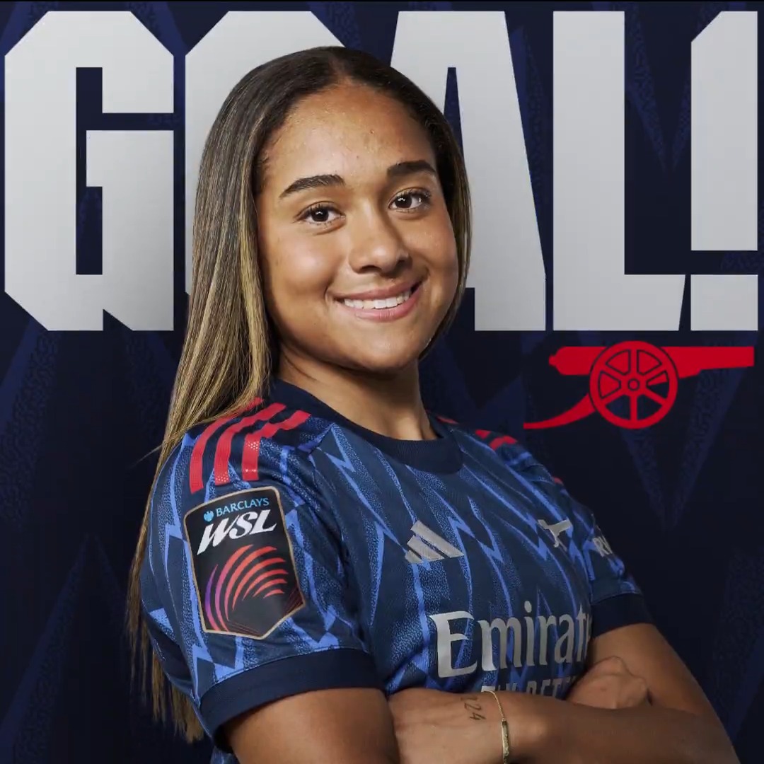 LIV MAKES IT FOUR!!! 🤩 Our Canadian dribbles through the centre of the park and drills a low shot home! ⚡️ 4-0 ⚪️ (41)