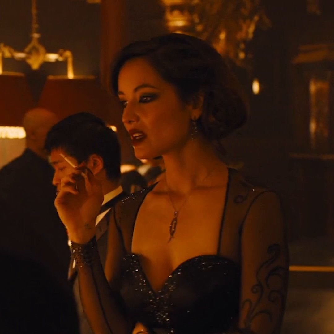 Who doesn’t appreciate the occasional twist? Bond (Daniel Craig) meets Sévérine (Bérénice Marlohe) in SKYFALL.
