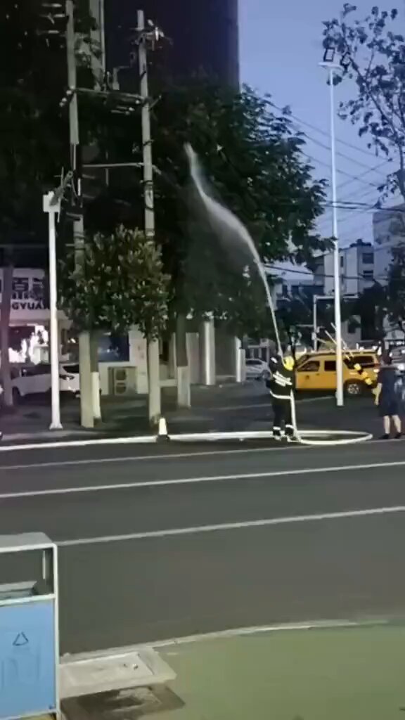 This is a super risky technique. Water is a natural conductor of electricity, so the fireman is trying to break the flow. ⚡️🔥