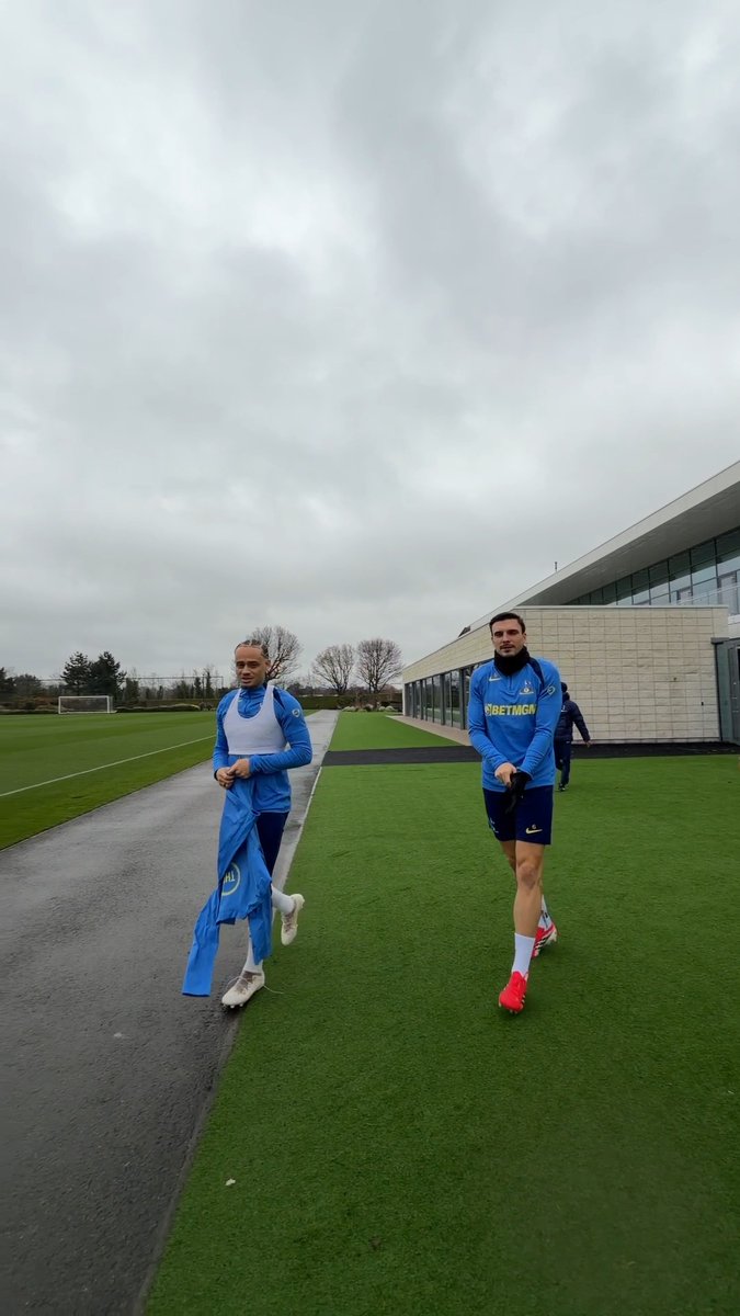 Tottenham squad training… You must see what I see…?! 👀