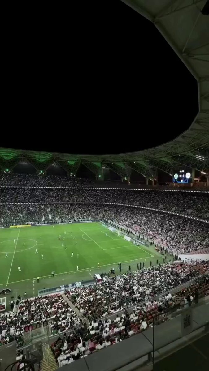 تعبنا من الناقل المتعصب الذي يعتم على هذا المشهد العظيم #الأهلي_الاتفاق @القناة الأهلاوية