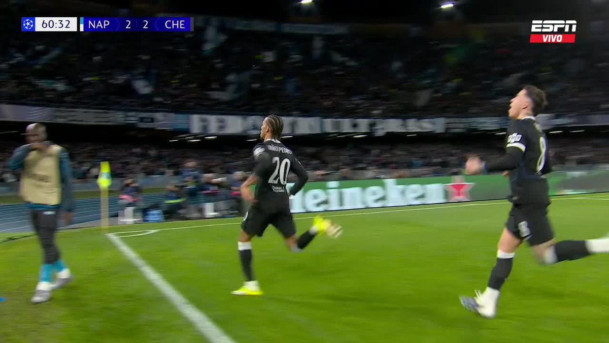 🥶🇧🇷 POR FAVOR, LO QUE HIZO JOÃO PEDRO CONTRA NAPOLI. El giro para sacarse a la marca y el zapatazo con la pierna ‘mala’. 😮💨