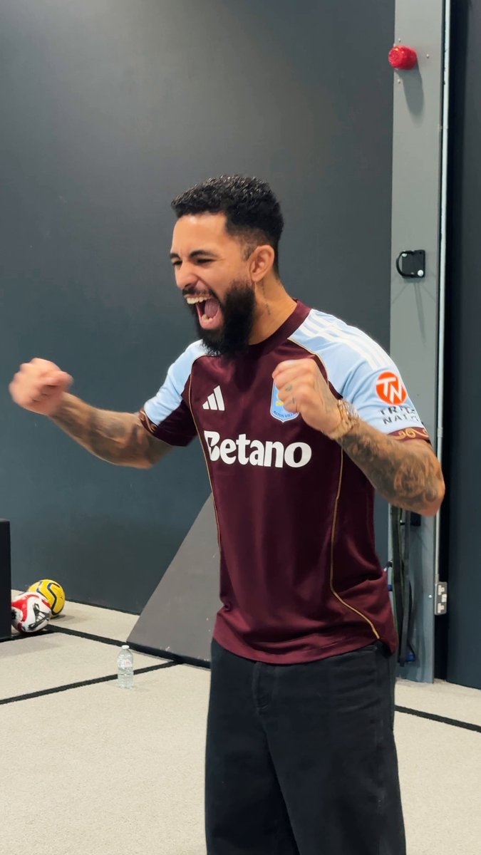 A look behind the scenes for Dougie's return to the Villa 📱