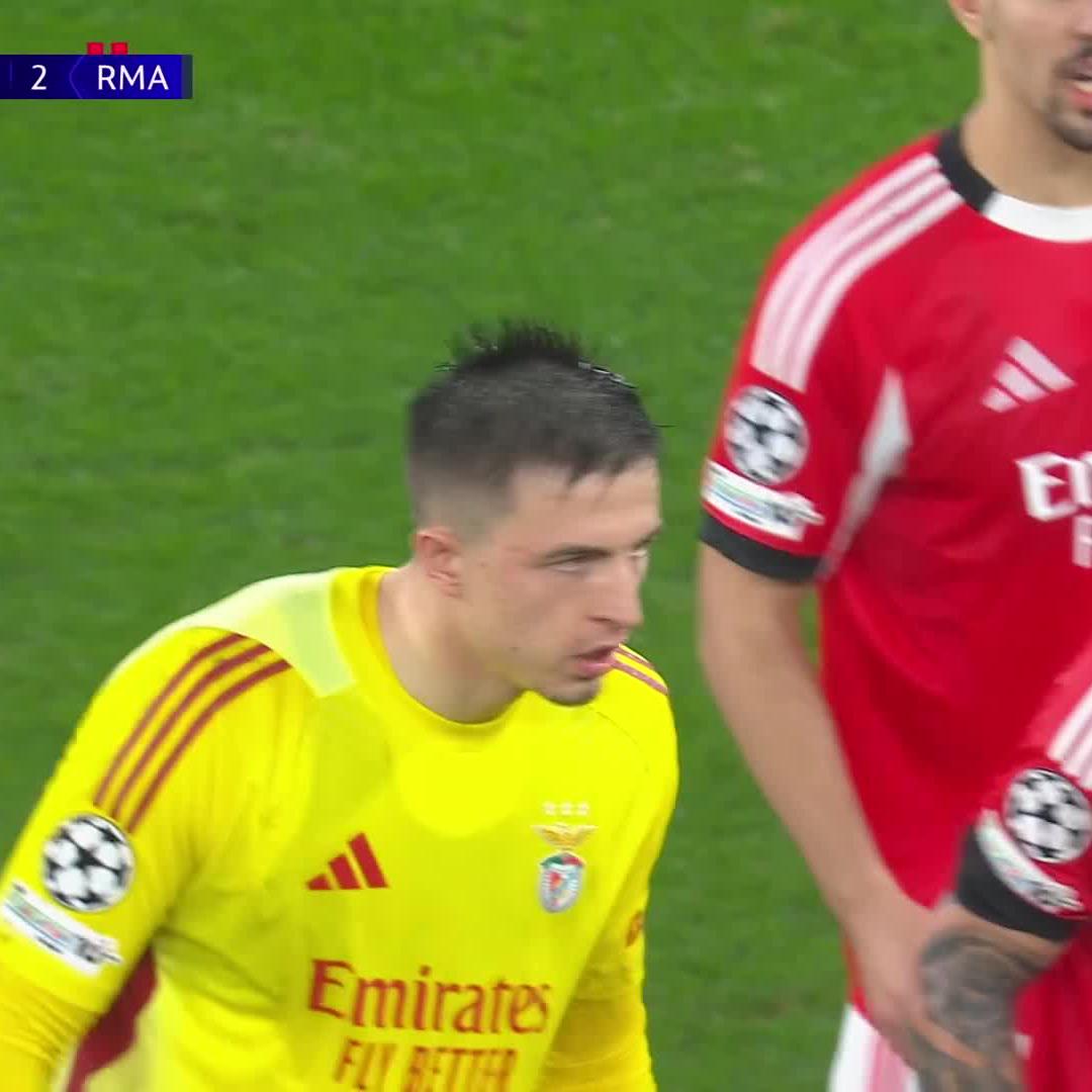 DAS HABT IHR NOCH NIE GESEHEN! Trubin köpft Benfica in 90'+8 gegen Real Madrid in die #UCL-Playoffs! #DAZNmoment