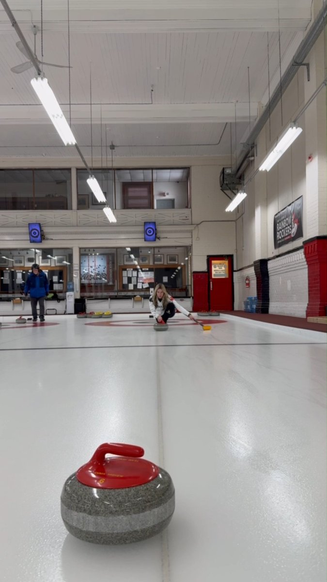These Goldline Curling on ice uniforms are a 10/10🤩 🇨🇦